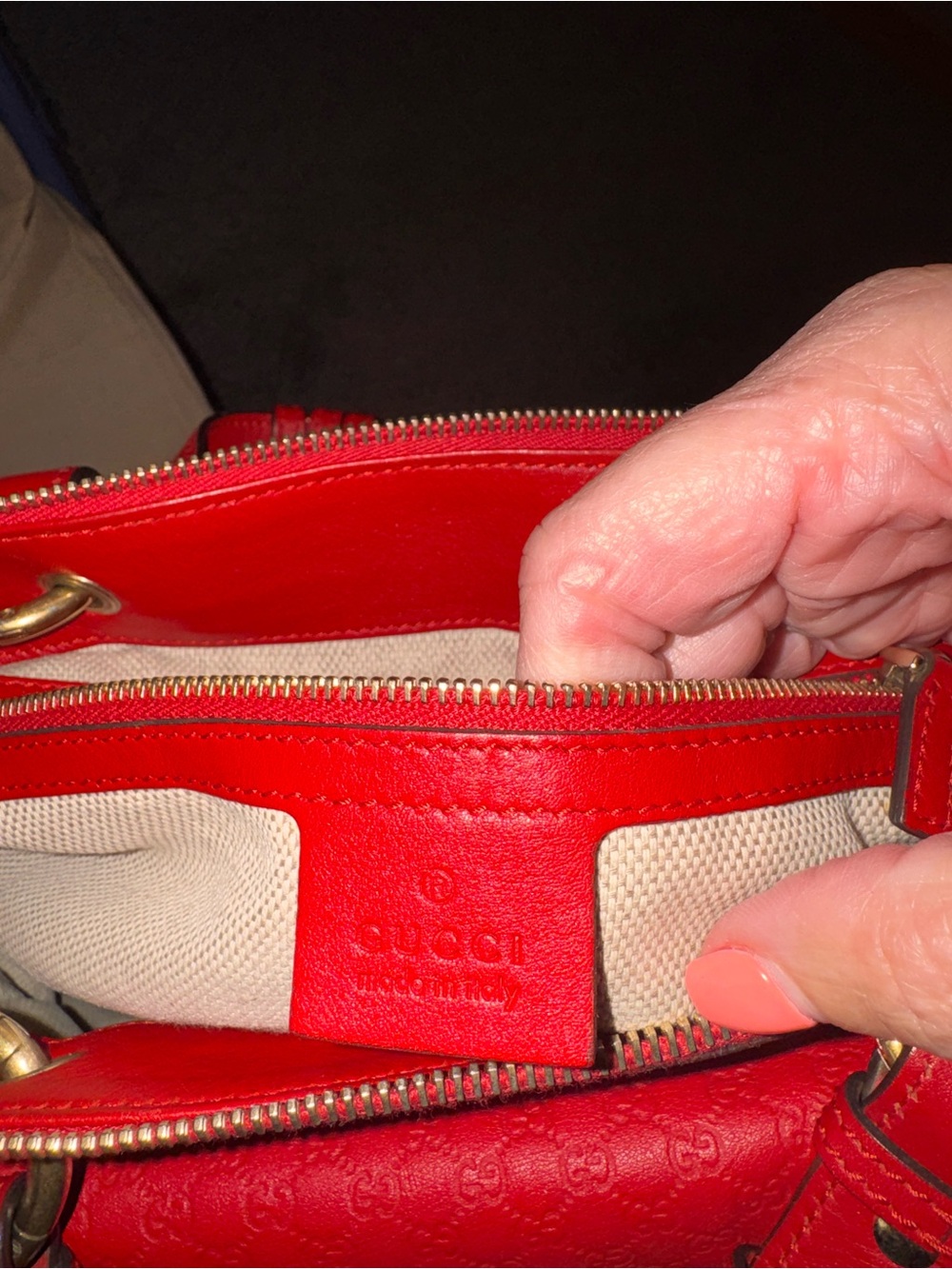 Gucci Red Leather Shoulder Bag with Heart Charm - Picture 8 of 9